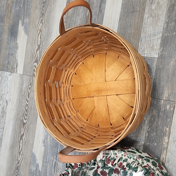Longaberger Round Basket - Picture 3 of 6